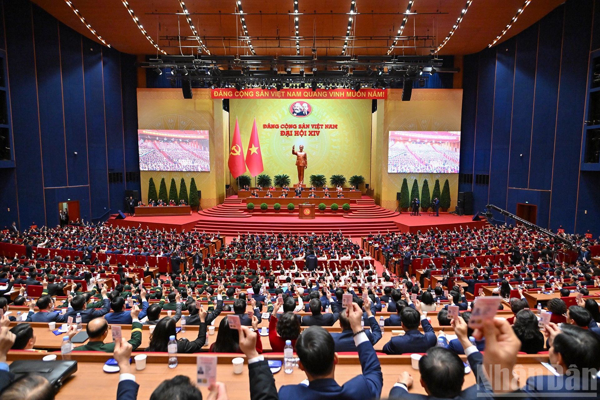 Chuyên đề: Một số vấn đề mới, cốt lõi và kinh nghiệm 40 năm đổi mới trong văn kiện Đại hội XIV của Đảng- Ảnh 6.