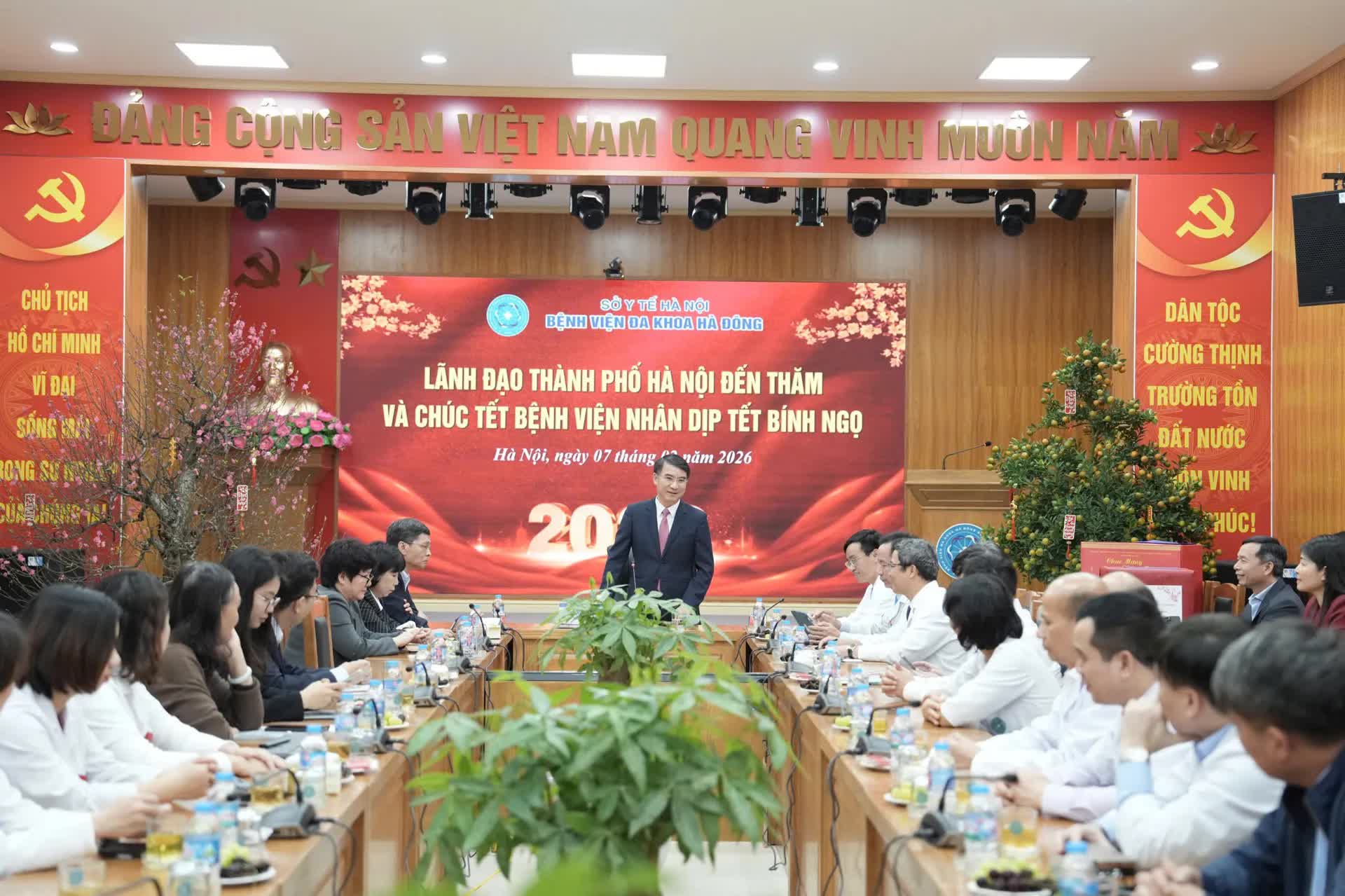 Phó Chủ tịch UBND Thành phố Hà Nội Nguyễn Xuân Lưu thăm, chúc Tết Bệnh viện Đa khoa Hà Đông- Ảnh 1.
