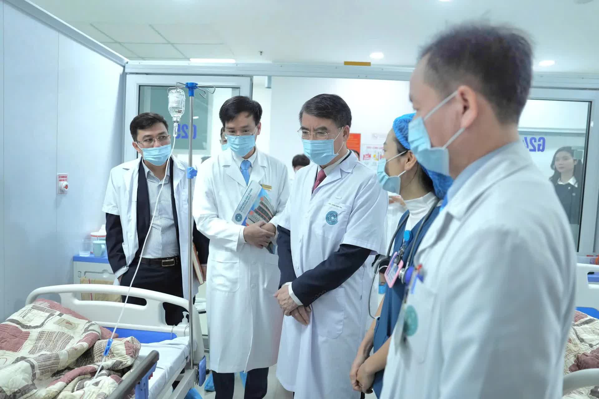 Phó Chủ tịch UBND Thành phố Hà Nội Nguyễn Xuân Lưu thăm, chúc Tết Bệnh viện Đa khoa Hà Đông- Ảnh 6.