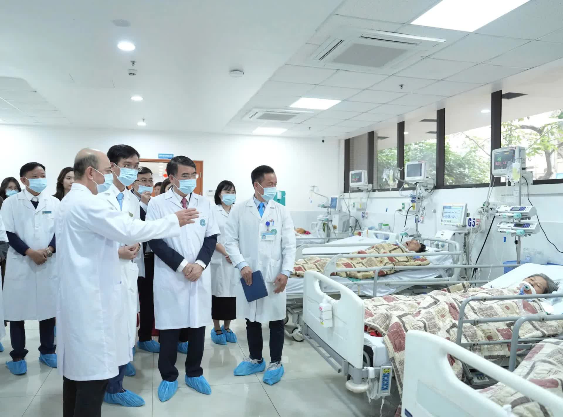 Phó Chủ tịch UBND Thành phố Hà Nội Nguyễn Xuân Lưu thăm, chúc Tết Bệnh viện Đa khoa Hà Đông- Ảnh 5.