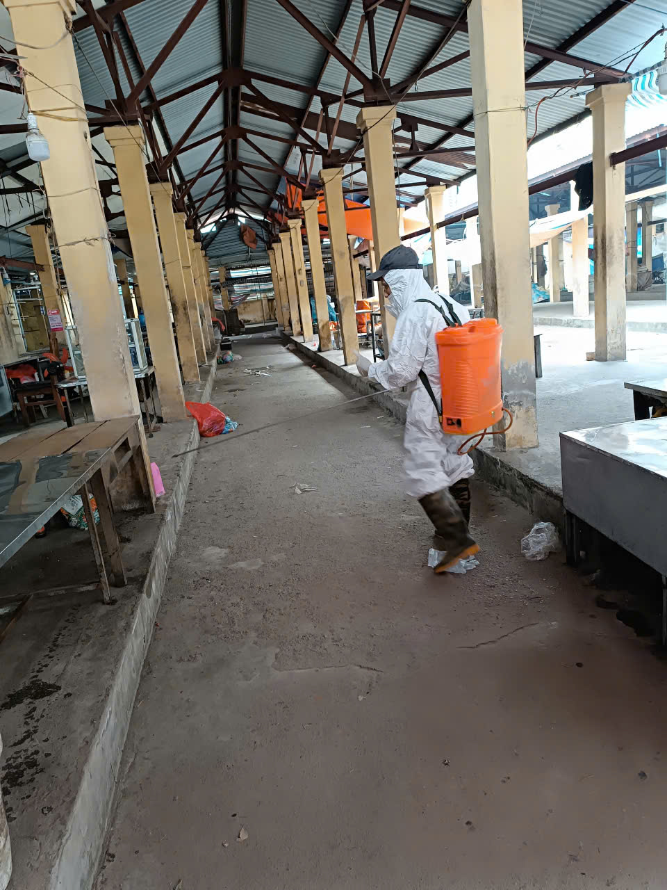 D:\kho\truyền thanh huyện\2026\vệ sinh tiêu độc\z7496504402038_2e1a7ecac2f9e00da4188c5fa2f799ce.jpg