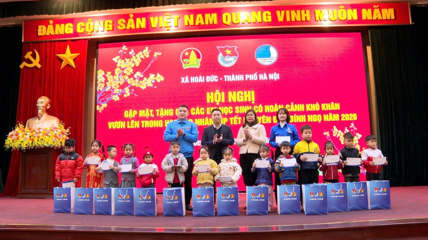 Đoàn xã Hoài Đức trao 47 xuất quà cho học sinh có hoàn cảnh khó khăn- Ảnh 2.