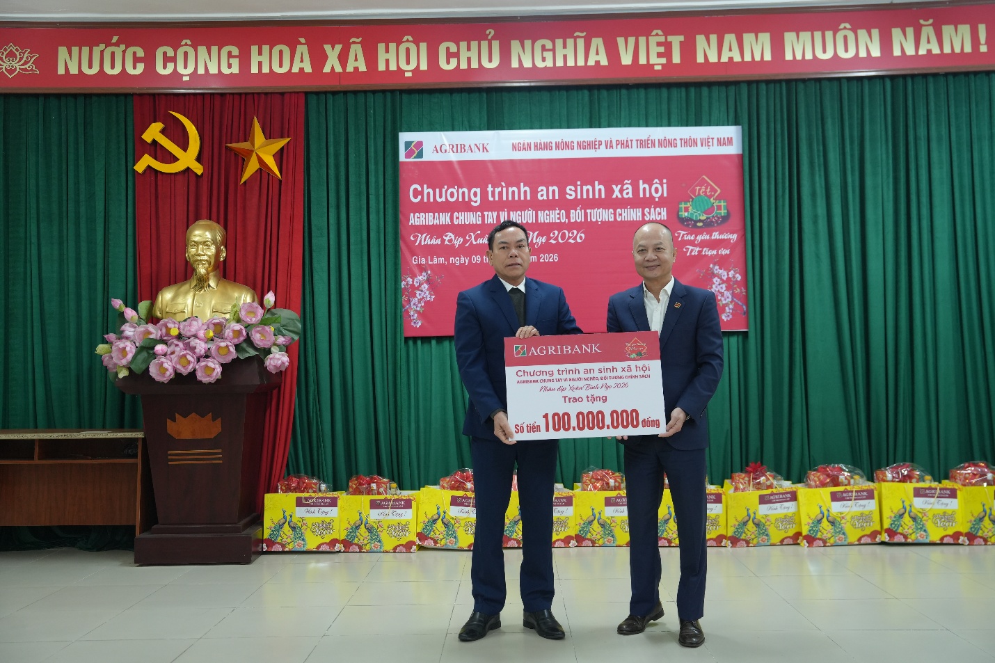 Trao quà Xuân Bính Ngọ năm 2026 cho các hộ gia đình có hoàn cảnh khó khăn tại thôn Trung Dương, xã Gia Lâm- Ảnh 4.