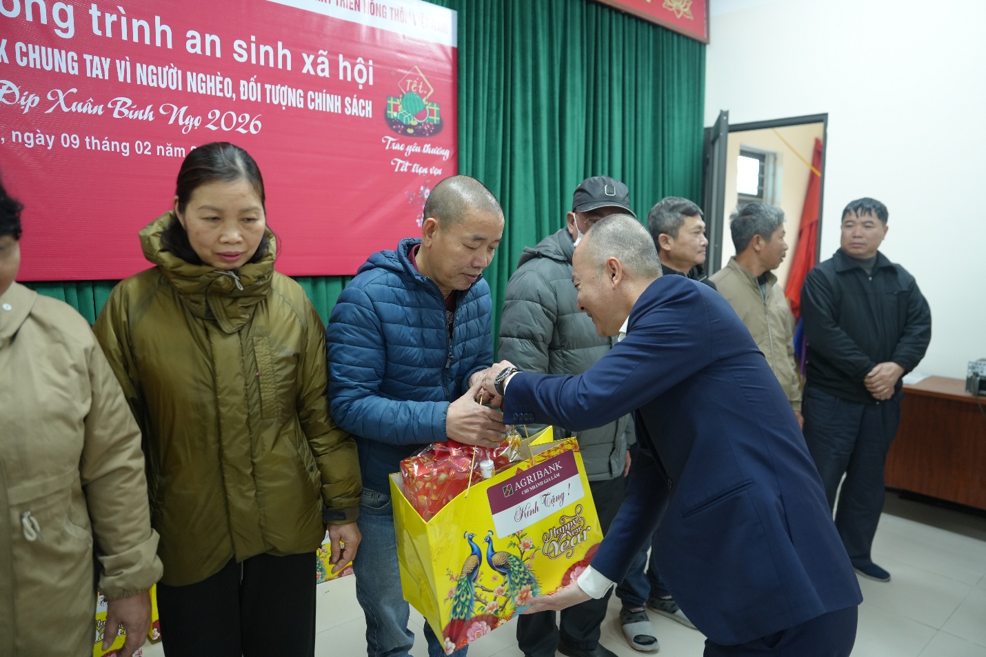 Trao quà Xuân Bính Ngọ năm 2026 cho các hộ gia đình có hoàn cảnh khó khăn tại thôn Trung Dương, xã Gia Lâm- Ảnh 5.