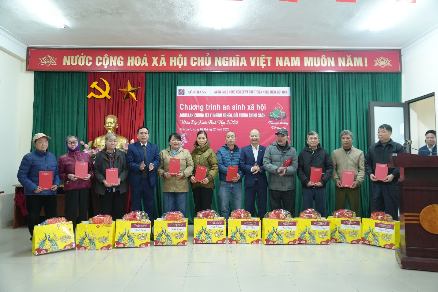 Trao quà Xuân Bính Ngọ năm 2026 cho các hộ gia đình có hoàn cảnh khó khăn tại thôn Trung Dương, xã Gia Lâm- Ảnh 6.