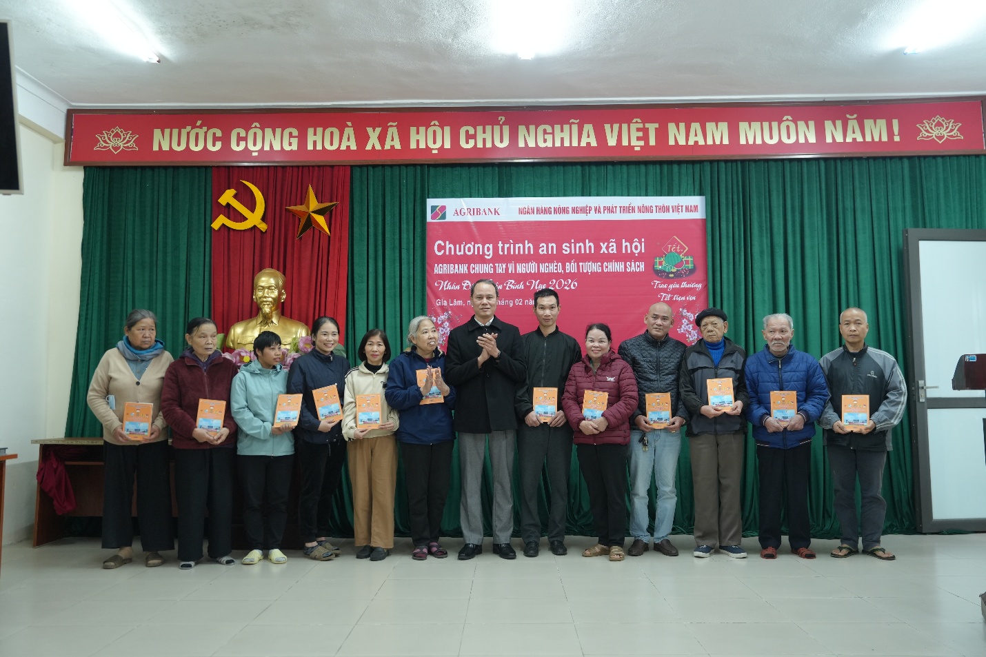 Trao quà Xuân Bính Ngọ năm 2026 cho các hộ gia đình có hoàn cảnh khó khăn tại thôn Trung Dương, xã Gia Lâm- Ảnh 7.