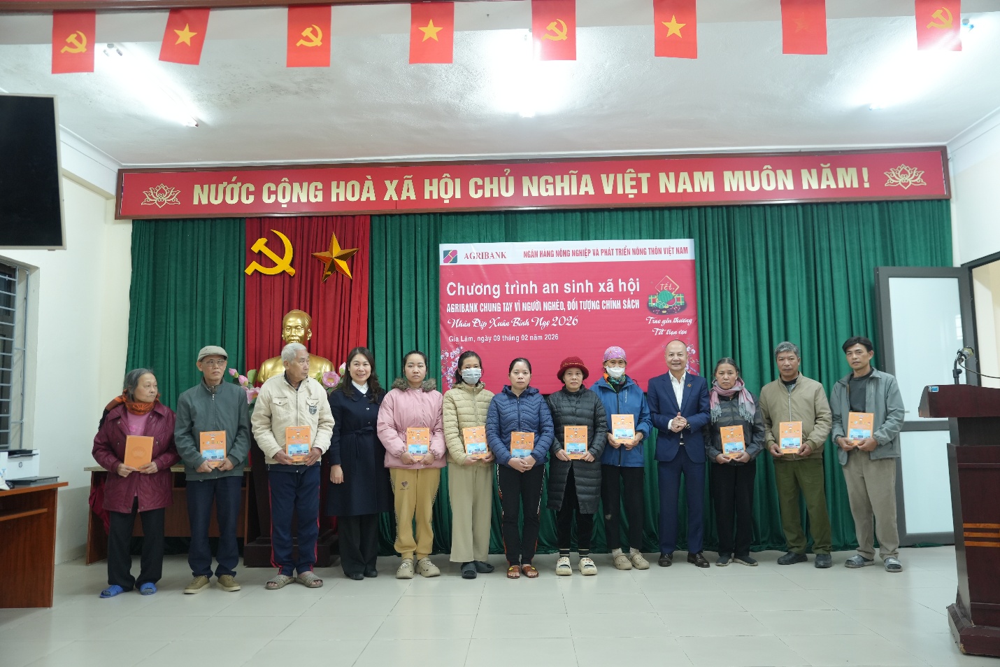 Trao quà Xuân Bính Ngọ năm 2026 cho các hộ gia đình có hoàn cảnh khó khăn tại thôn Trung Dương, xã Gia Lâm- Ảnh 8.