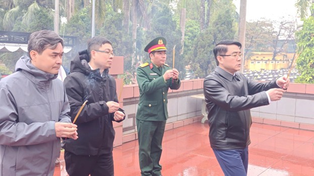 Phường Tây Hồ: Tổ chức Lễ dâng hương tưởng niệm các Anh hùng Liệt sỹ tại Nghĩa trang Thành phố- Ảnh 6.