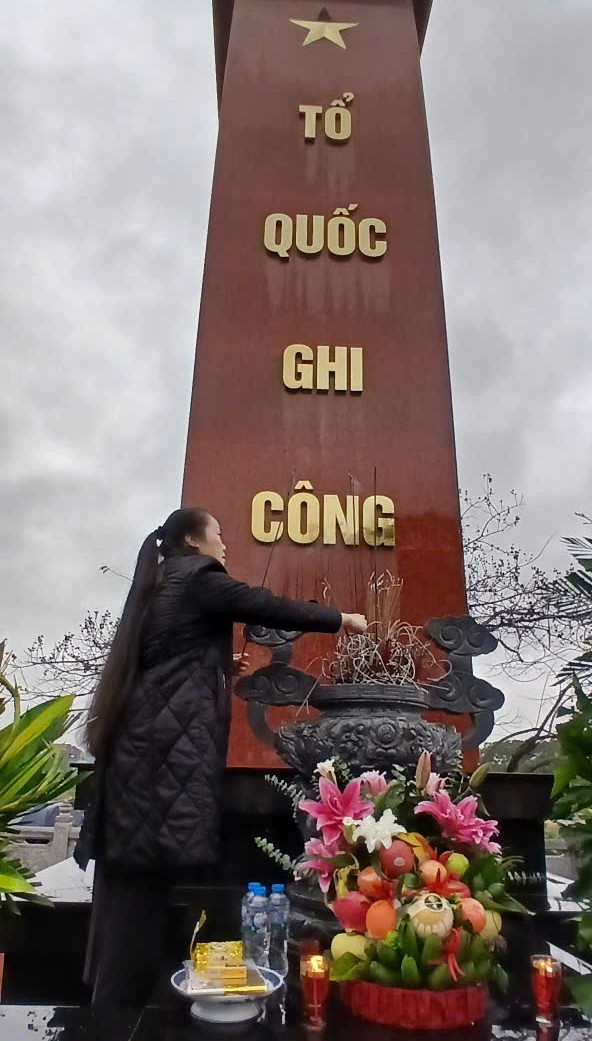 Lãnh đạo xã Nội Bài dâng hương tại Nghĩa trang Liệt sỹ nhân dịp Tết Nguyên đán Bính Ngọ 2026- Ảnh 3.