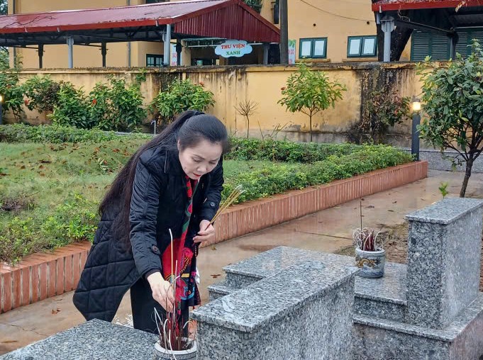 Lãnh đạo xã Nội Bài dâng hương tại Nghĩa trang Liệt sỹ nhân dịp Tết Nguyên đán Bính Ngọ 2026- Ảnh 4.