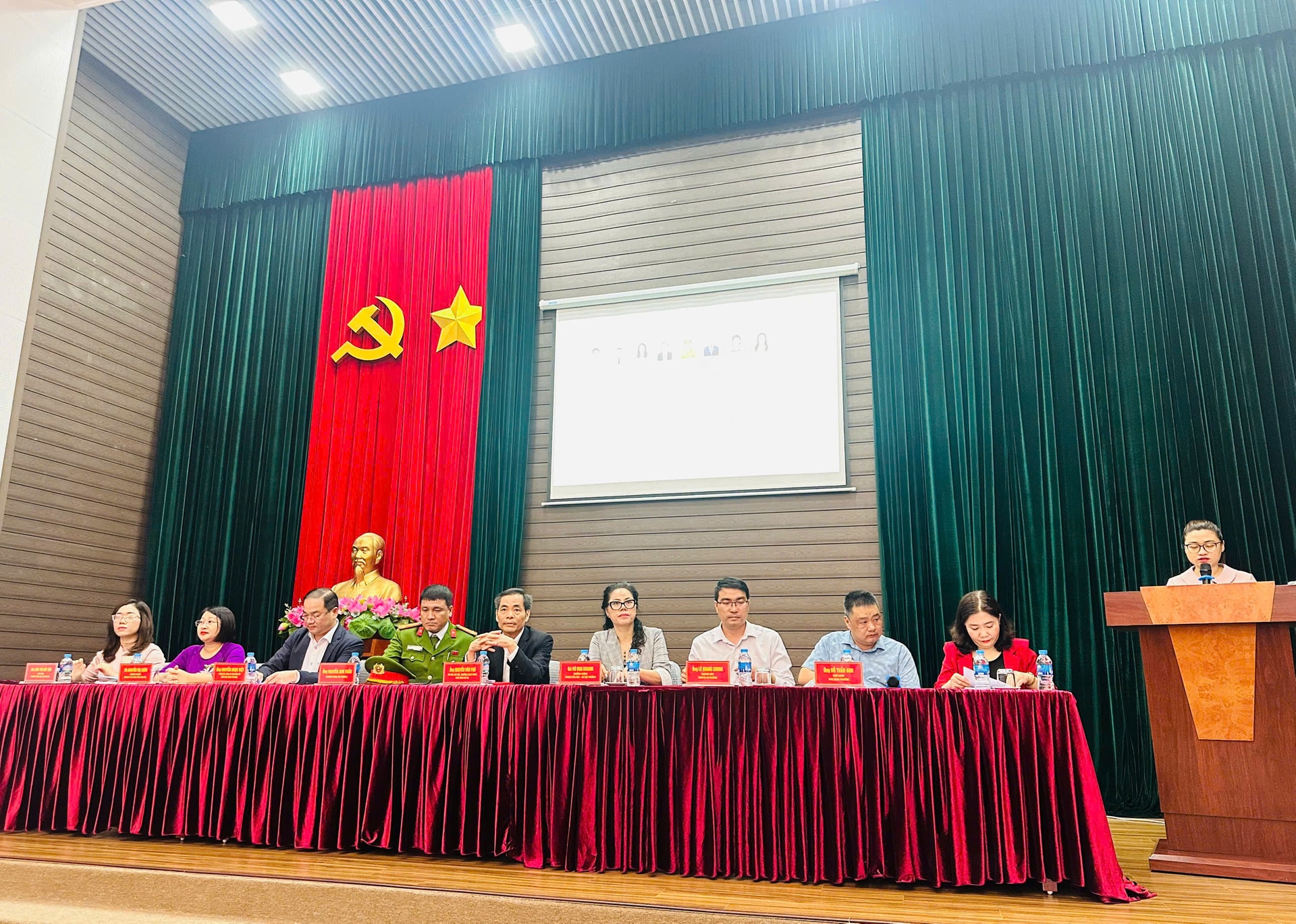 Cử tri Đống Đa tin tưởng tinh thần "gần dân, vì dân" của các ứng cử viên- Ảnh 1.