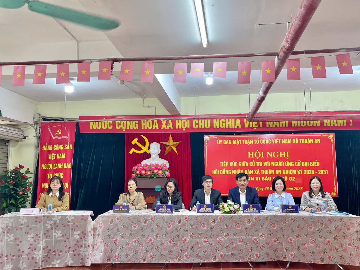 Ảnh có chứa văn bản, tường, trong nhà, biển hiệu  Nội dung do AI tạo ra có thể không chính xác.