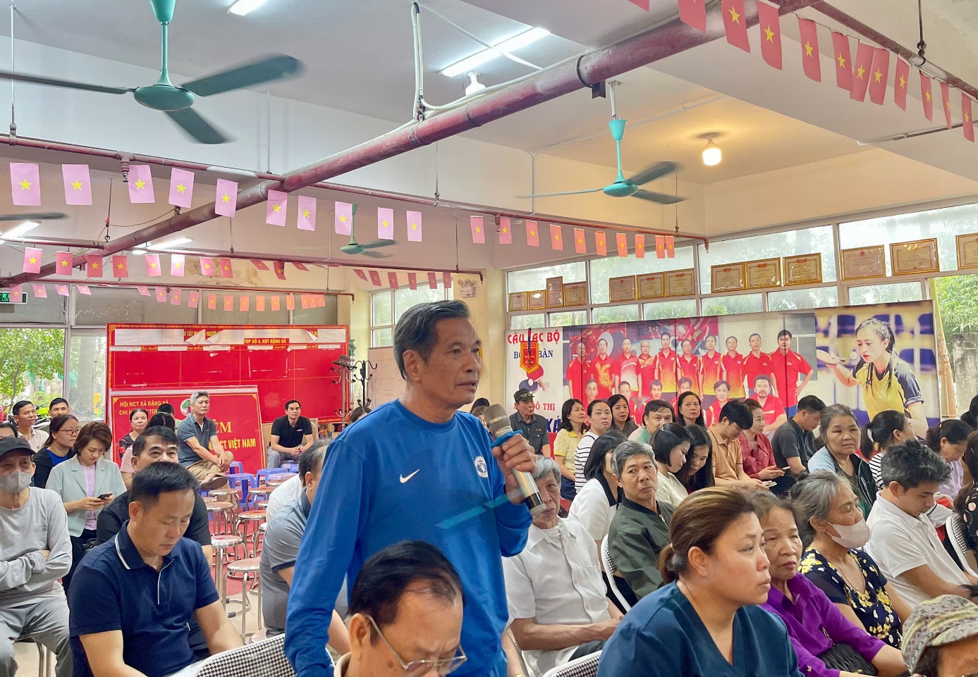 Ảnh có chứa trang phục, người, Mặt người, phụ nữ  Nội dung do AI tạo ra có thể không chính xác.