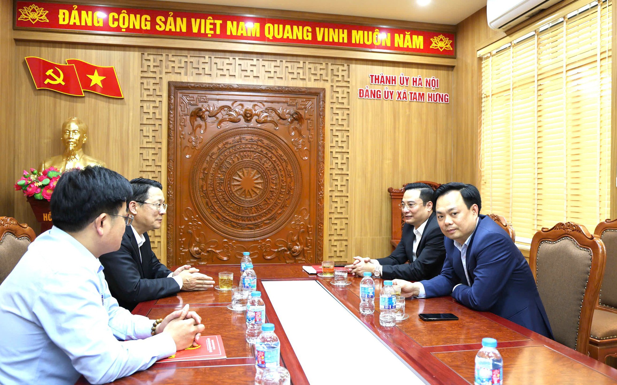 Lãnh đạo Ban Tuyên giáo và Dân vận Thành uỷ Hà Nội kiểm tra công tác bầu cử tại xã Tam Hưng 