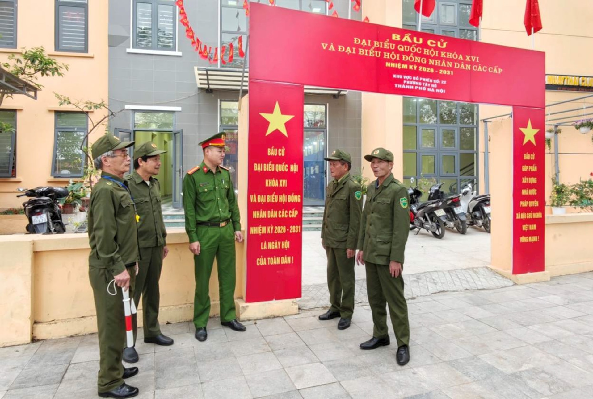 Những "cánh tay nối dài" giữ bình yên ngày hội lớn của Thủ đô- Ảnh 1.