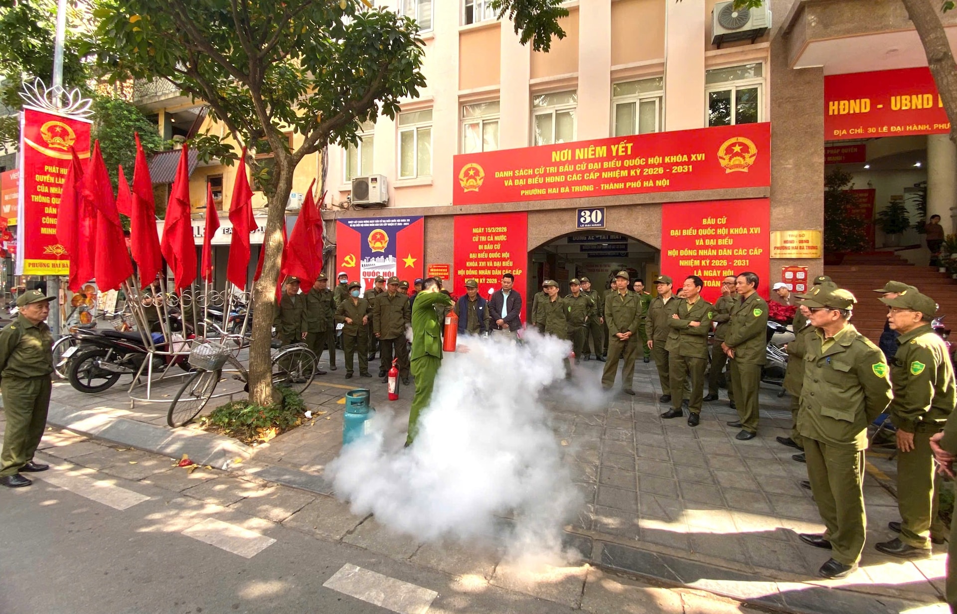 Phường Hai Bà Trưng tập huấn nghiệp vụ phòng cháy, chữa cháy cho các lực lượng phục vụ bầu cử- Ảnh 6.
