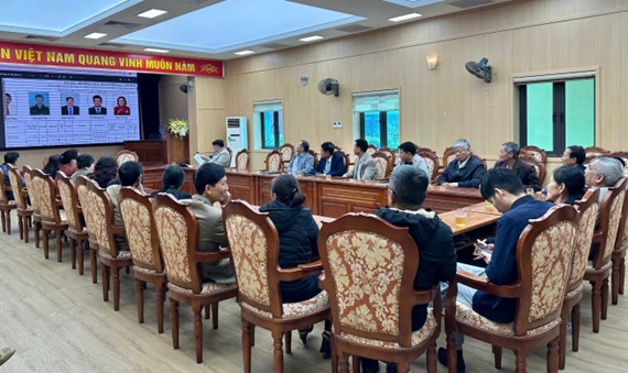 Hội Nông dân xã tổ chức mạn đàm tìm hiểu tiểu sử các ứng cử viên đại biểu Quốc hội và HĐND các cấp- Ảnh 2.