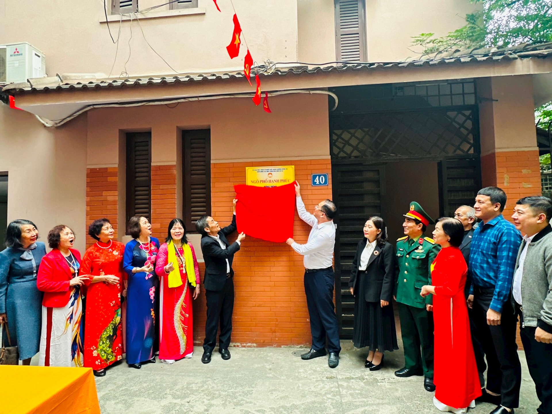 Nhân lên những "Ngõ phố hạnh phúc" chào mừng ngày hội bầu cử- Ảnh 2.