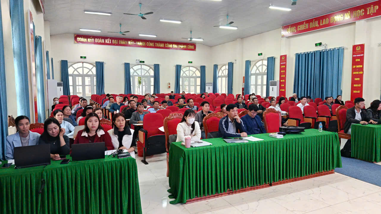 A group of people in a room  AI-generated content may be incorrect.