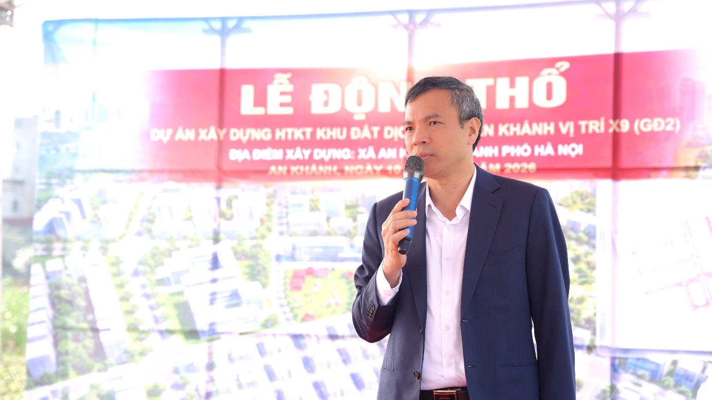 A person in a suit holding a microphone  AI-generated content may be incorrect.