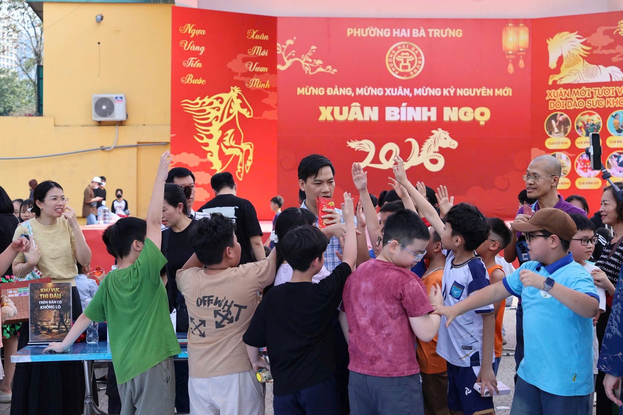 Rộn ràng sắc Xuân – Sôi nổi chuỗi hoạt động văn hóa, thể thao chào mừng Ngày bầu cử tại phường Hai Bà Trưng- Ảnh 3.