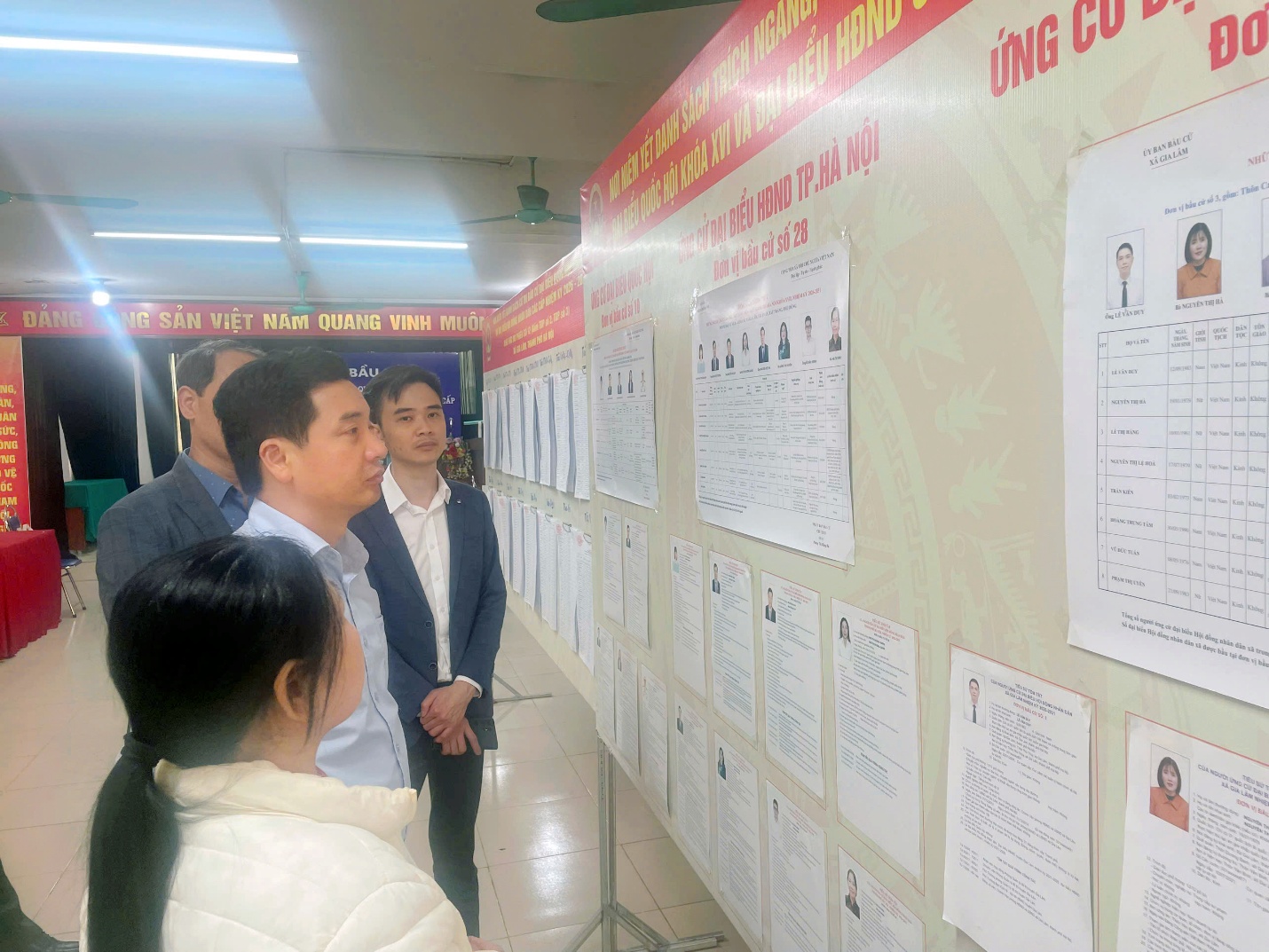 Đồng chí Bí thư Đảng ủy xã kiểm tra công tác bầu cử tại các đơn vị trên địa bàn- Ảnh 1.