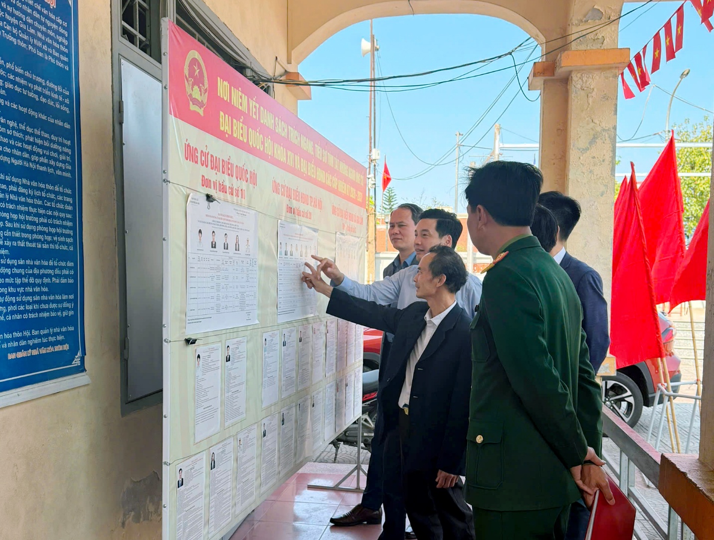 Đồng chí Bí thư Đảng ủy xã kiểm tra công tác bầu cử tại các đơn vị trên địa bàn- Ảnh 4.