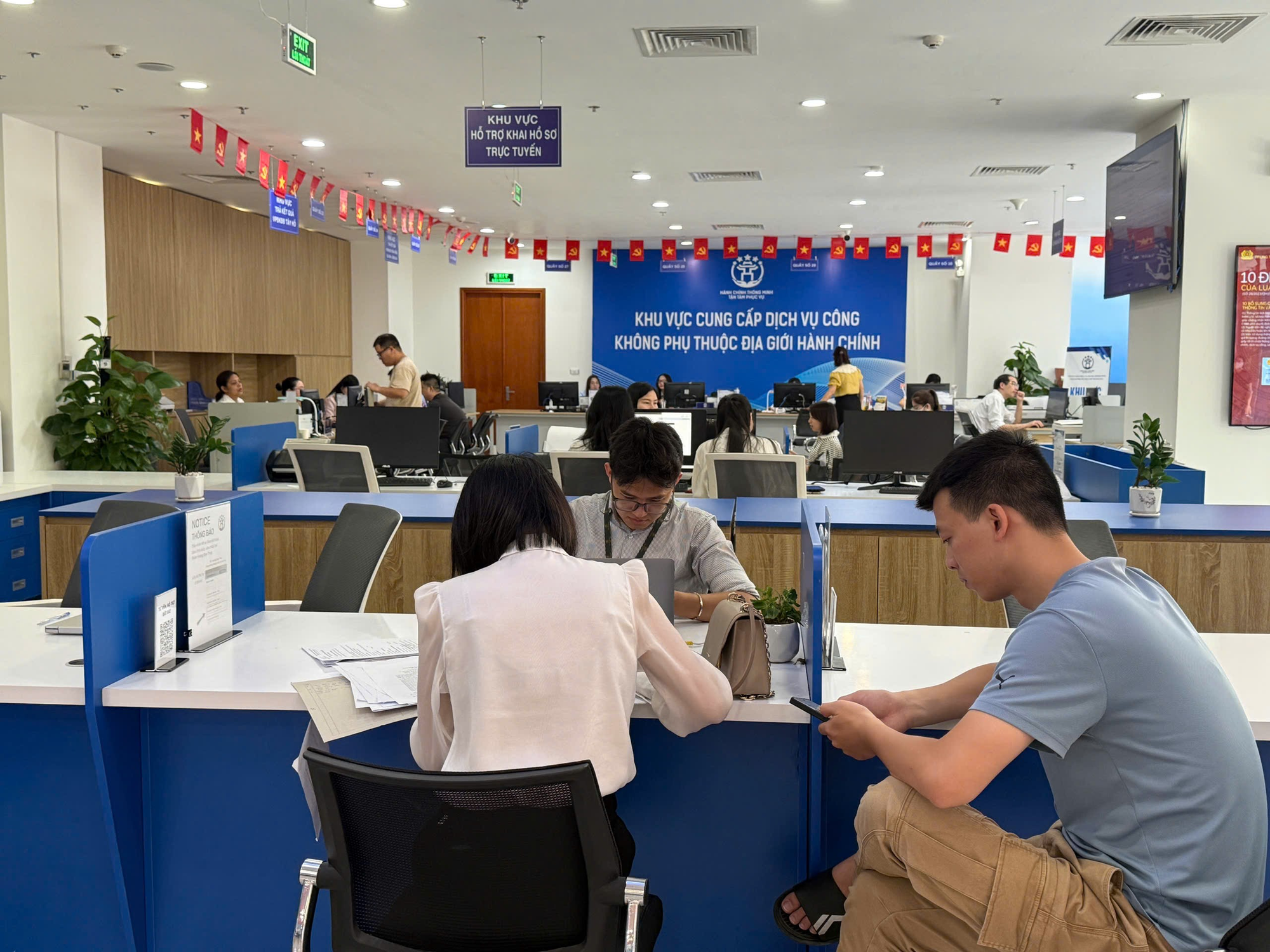 Hà Nội ban hành kế hoạch nâng cao chất lượng phục vụ người dân, doanh nghiệp trong giải quyết thủ tục hành chính năm 2026- Ảnh 1.