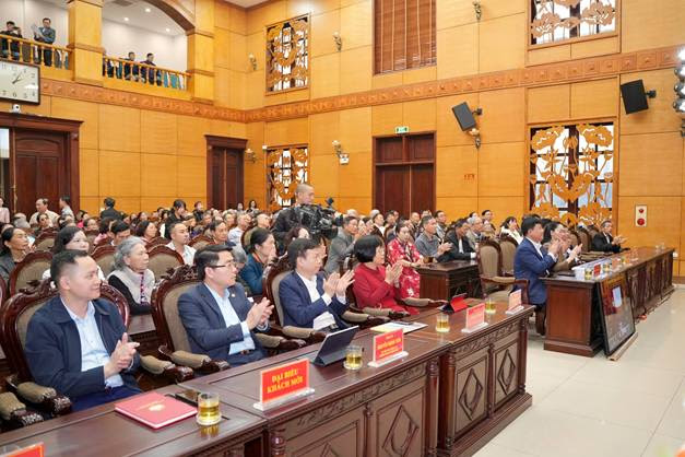 Hội nghị tiếp xúc cử tri với người ứng cử đại biểu HĐND Thành phố tại Đơn vị bầu cử số 06: Gửi trọn kỳ vọng vào những gương mặt "có tâm, có tầm"!- Ảnh 3.