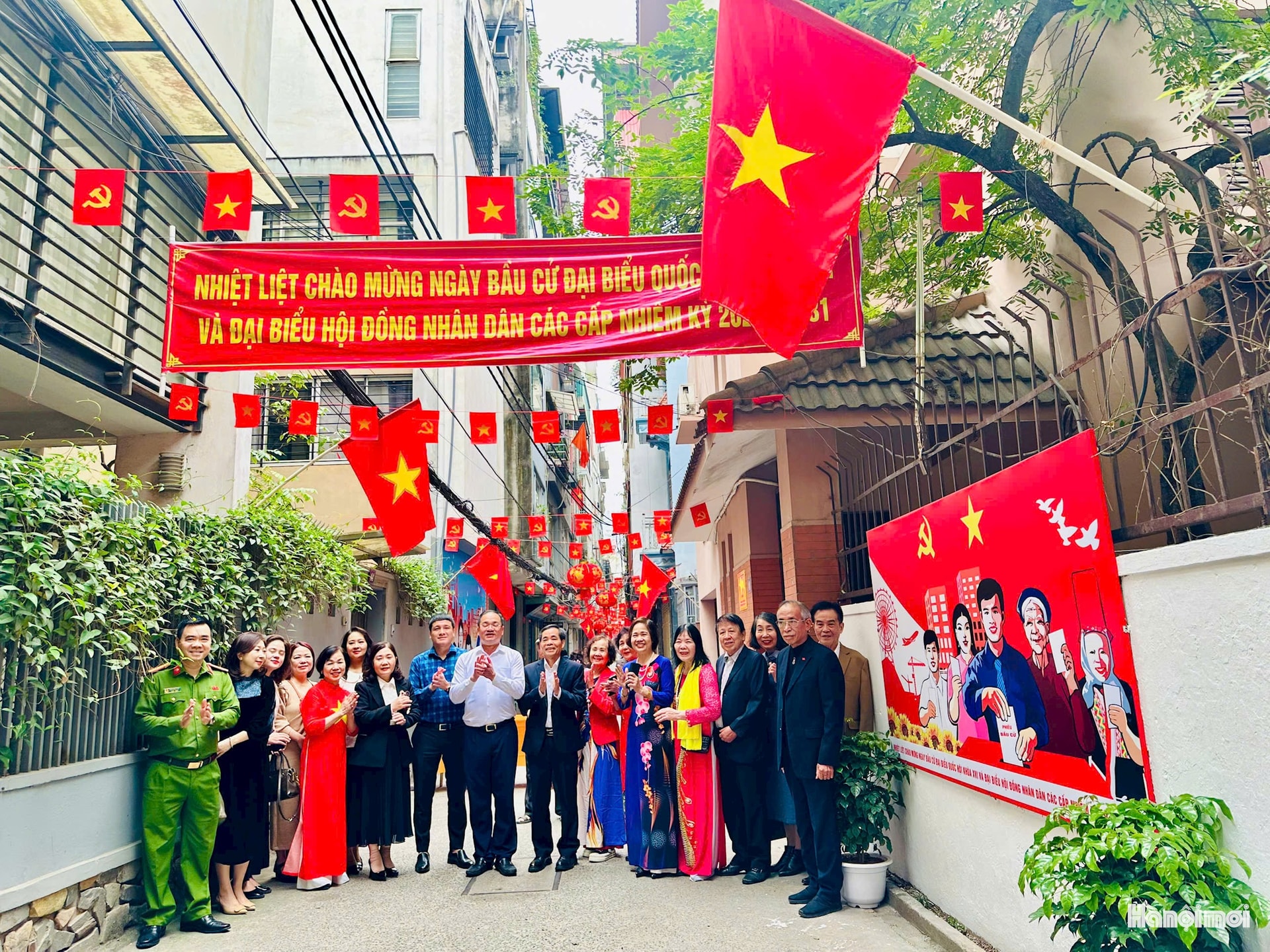 Nhân lên những "Ngõ phố hạnh phúc" chào mừng ngày hội bầu cử- Ảnh 1.