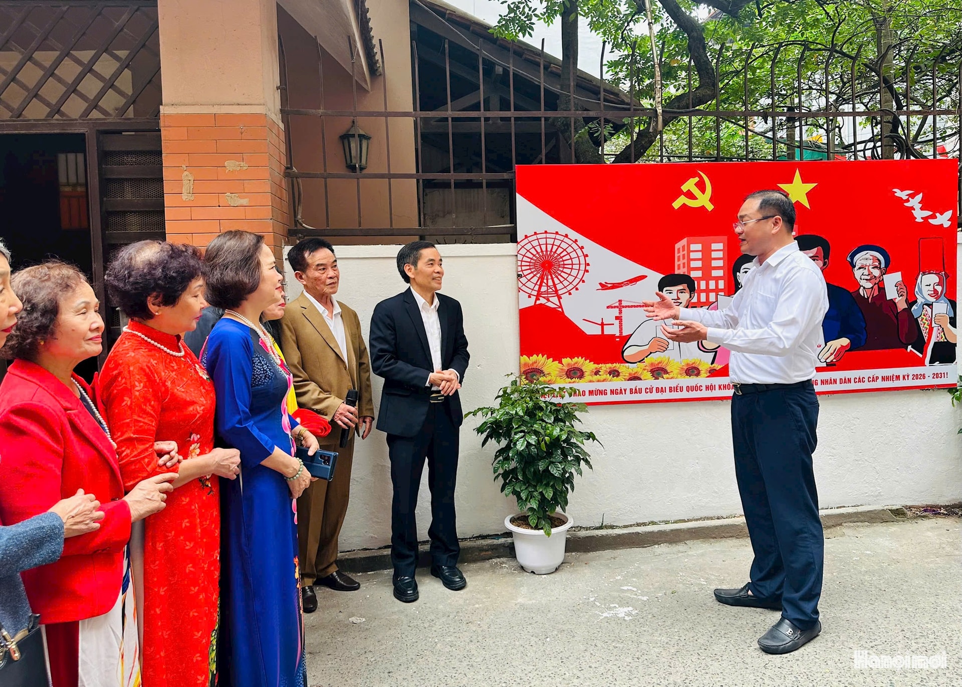 Nhân lên những "Ngõ phố hạnh phúc" chào mừng ngày hội bầu cử- Ảnh 4.