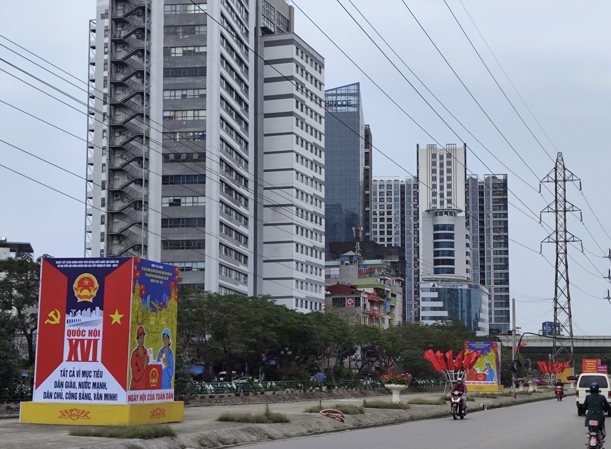 CÔNG TÁC TRANG TRÍ, TUYÊN TRUYỀN, CỔ ĐỘNG TRỰC QUAN TRÊN ĐỊA BÀN PHƯỜNG VĨNH TUY TRƯỚC NGÀY HỘI LỚN
- Ảnh 3.