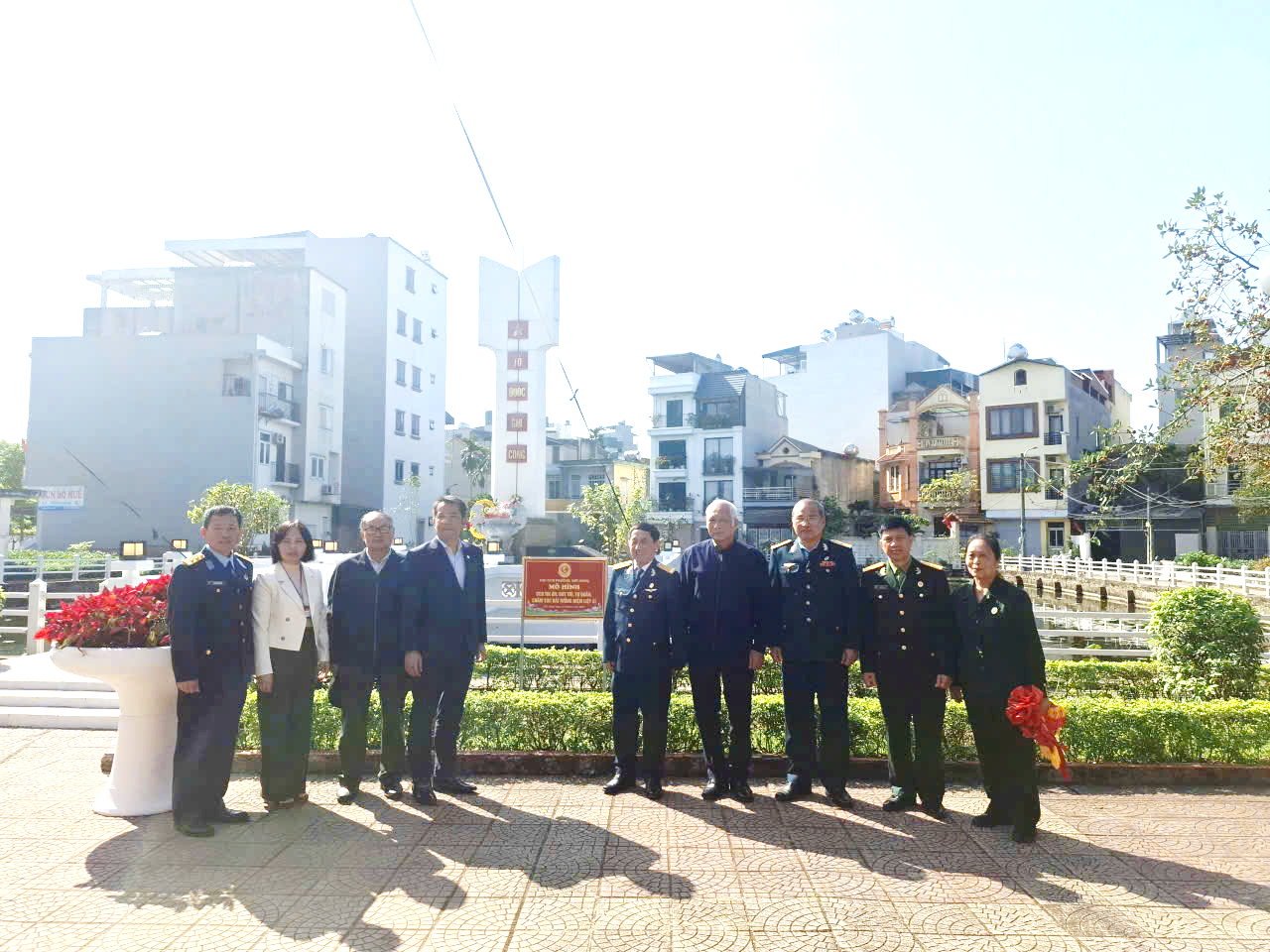 Hội Cựu chiến binh phường Việt Hưng ra mắt mô hình Dân vận khéo “Cựu chiến binh tri ân duy trì tự quản, chăm sóc đài tượng niệm liệt sỹ cụm Giang Biên”.- Ảnh 3.