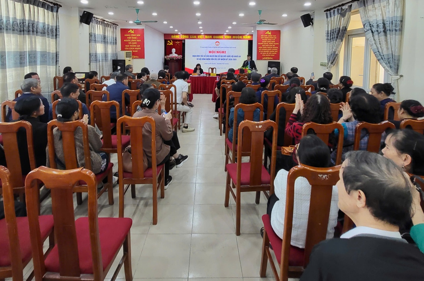 Ủy ban MTTQ Việt Nam phường Việt Hưng hoàn thành tổ chức hội nghị mạn đàm tiểu sử ứng cử viên đại biểu Quốc hội khóa XVI và đại biểu Hội đồng nhân dân các cấp nhiệm kỳ 2026 - 2031- Ảnh 4.