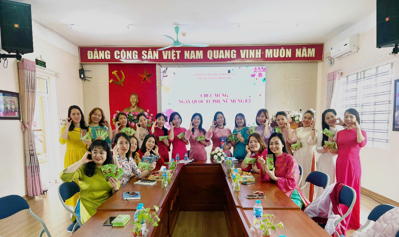 Trường Mầm non Thịnh Liệt kính gửi tin bài tháng 03/2026 với chủ đề: TRƯỜNG MẦM NON THỊNH LIỆT
TỔ CHỨC HỌP CHUYÊN MÔN THÁNG 3/2026 KẾT HỢP CHÚC MỪNG NGÀY QUỐC TẾ PHỤ NỮ 8/3- Ảnh 3.
