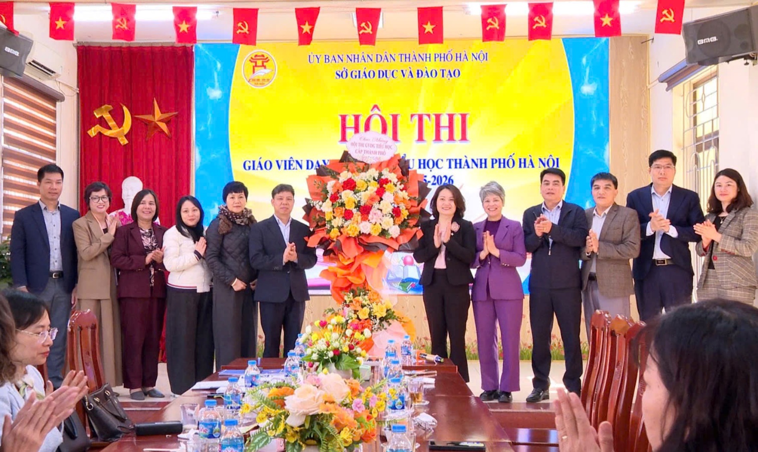 Khai mạc Hội thi giáo viên dạy giỏi cấp Tiểu học thành phố Hà Nội năm học 2025-2026 (cụm chuyên môn số 13)- Ảnh 1.