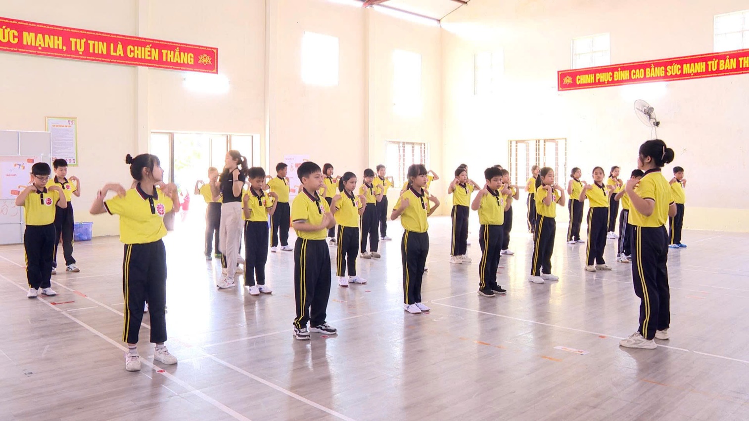 Khai mạc Hội thi giáo viên dạy giỏi cấp Tiểu học thành phố Hà Nội năm học 2025-2026 (cụm chuyên môn số 13)- Ảnh 4.