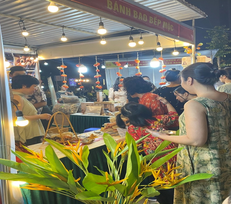 E:\TRƯỚC THÁNG 7-2025\2. THUONG-PKT\8. CÔNG THƯƠNG\3. HỘI CHỢ -\4. HỘI CHỢ NGỌC KHÁNH\2. Tin - bài HỘI CHỢ NGỌC KHÁNH\z6037939949307_237479a235f4fce3f97fc3f0988da5f2.jpg