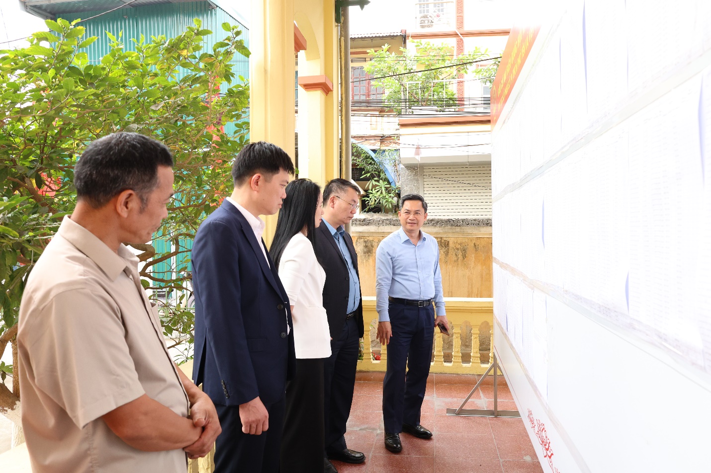 Trưởng Ban Tổ chức Thành ủy Hà Nội Hà Minh Hải kiểm tra công tác chuẩn bị bầu cử tại xã Mê Linh- Ảnh 3.