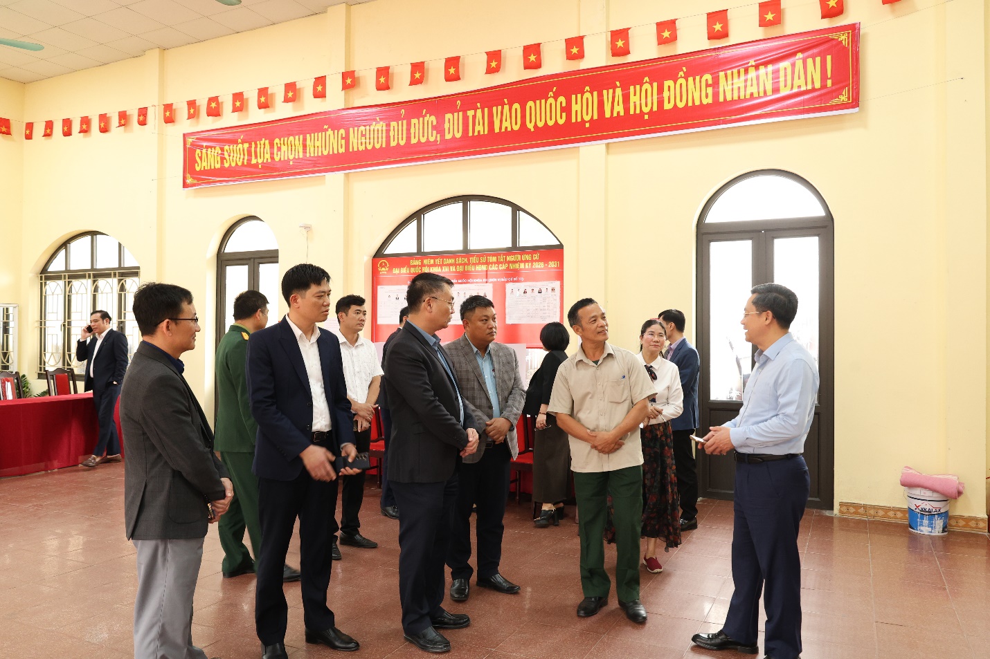 Trưởng Ban Tổ chức Thành ủy Hà Nội Hà Minh Hải kiểm tra công tác chuẩn bị bầu cử tại xã Mê Linh- Ảnh 5.