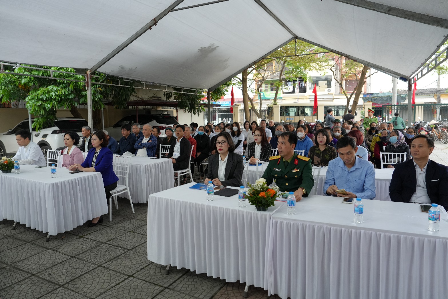 A group of people sitting at tables  AI-generated content may be incorrect.