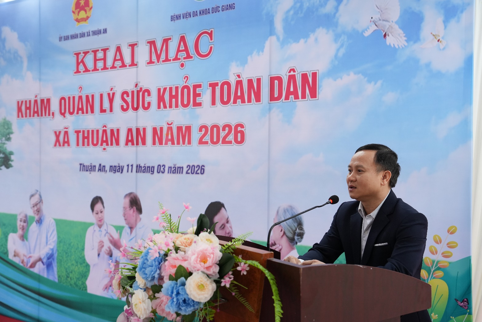 A person standing at a podium  AI-generated content may be incorrect.