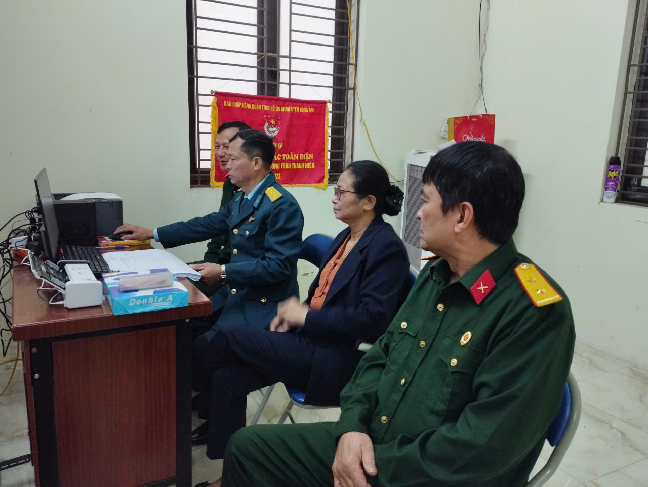 E:\2. Bình\2026\ảnh và Báo\Ảnh\Ảnh về bầu cử\Xuân Nộn rà soát DS cử tri.jpg