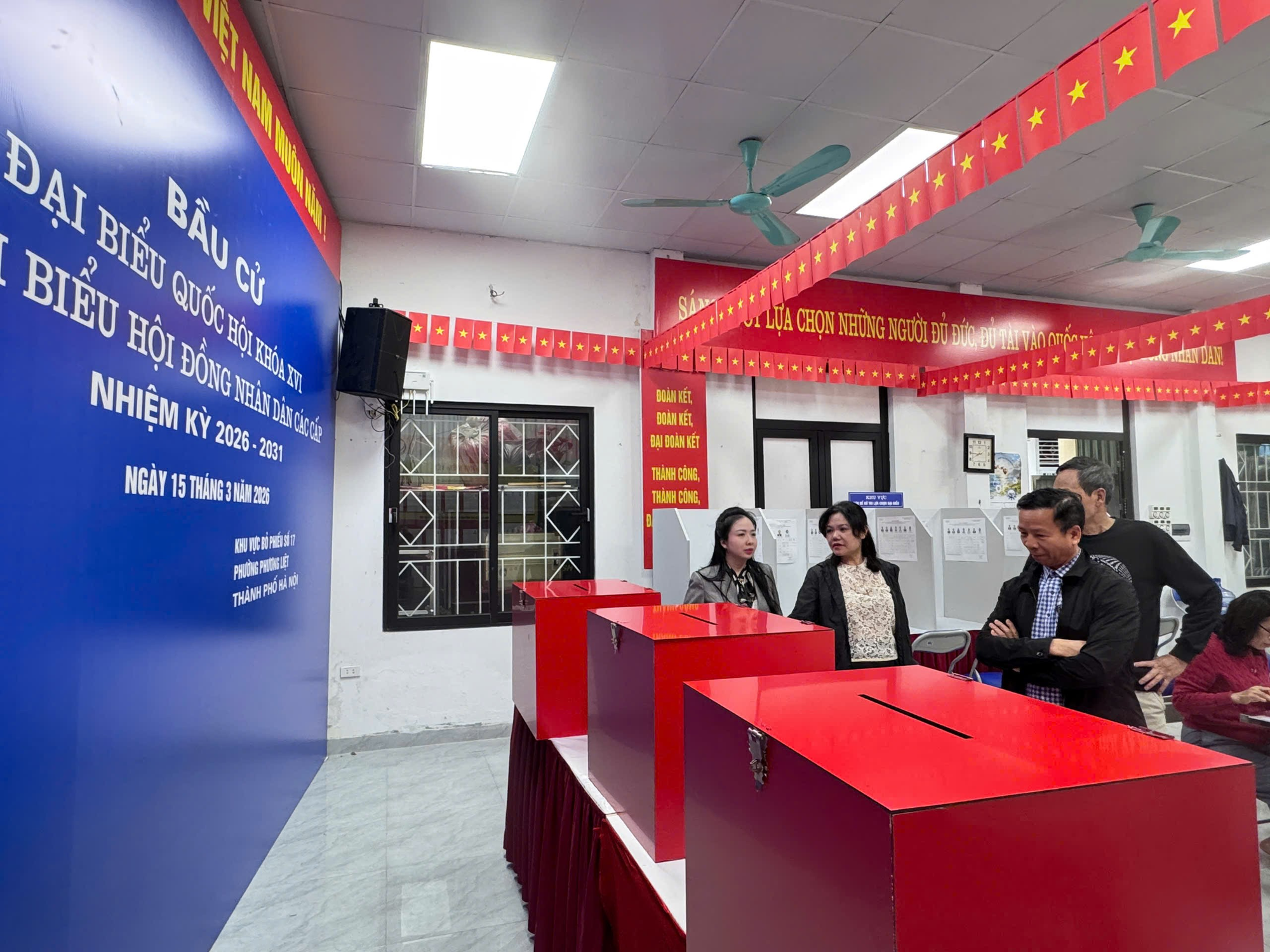 Phường Phương Liệt kiểm tra công tác chuẩn bị tại các khu vực bỏ phiếu phục vụ bầu cử nhiệm kỳ 2026-2031- Ảnh 2.