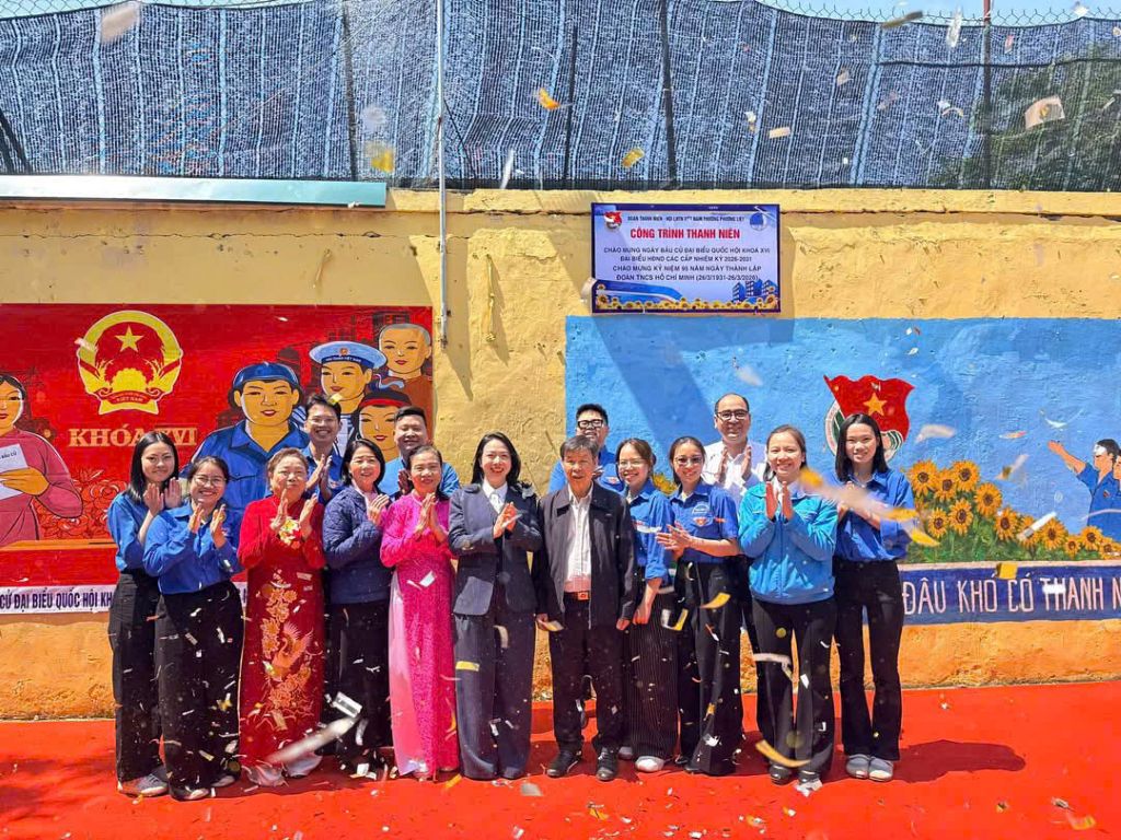 PHƯƠNG LIỆT: GẮN BIỂN CÔNG TRÌNH THANH NIÊN CHÀO MỪNG CÁC SỰ KIỆN TRỌNG ĐẠI- Ảnh 1.