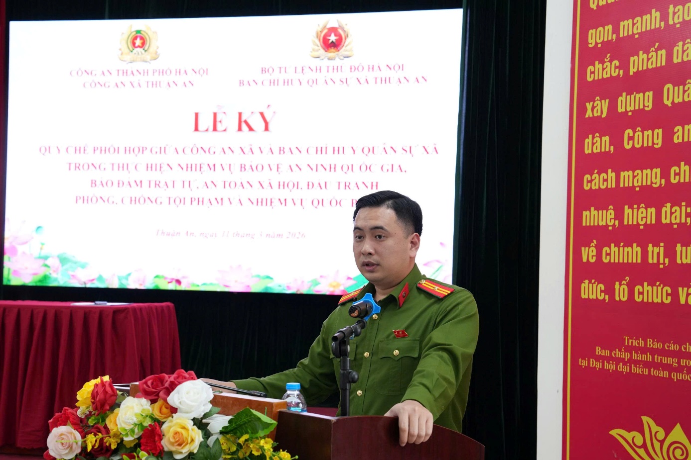 Ảnh có chứa văn bản, trang phục, hoa, người  Nội dung do AI tạo ra có thể không chính xác.