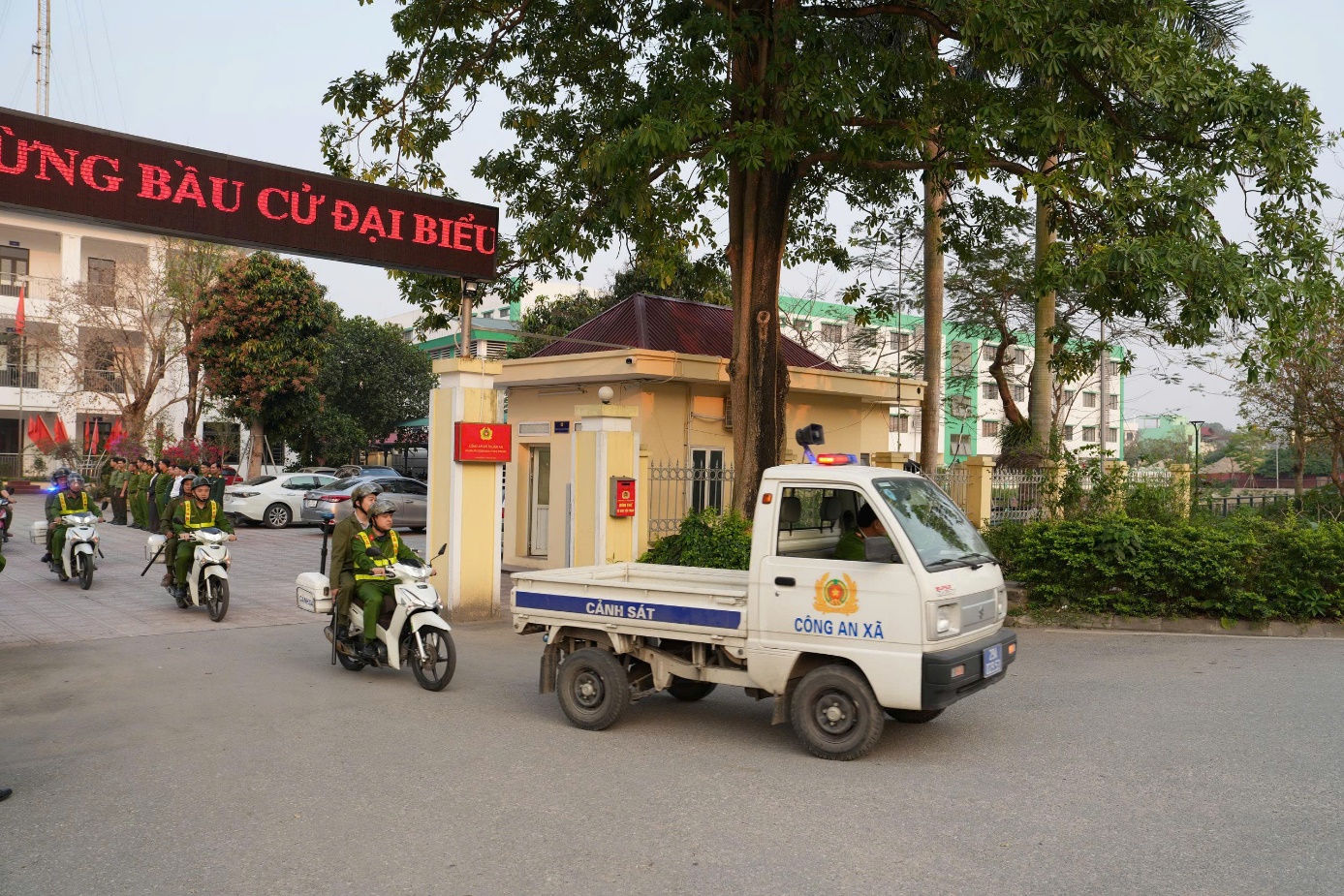 Ảnh có chứa ngoài trời, bánh xe, văn bản, phương tiện  Nội dung do AI tạo ra có thể không chính xác.