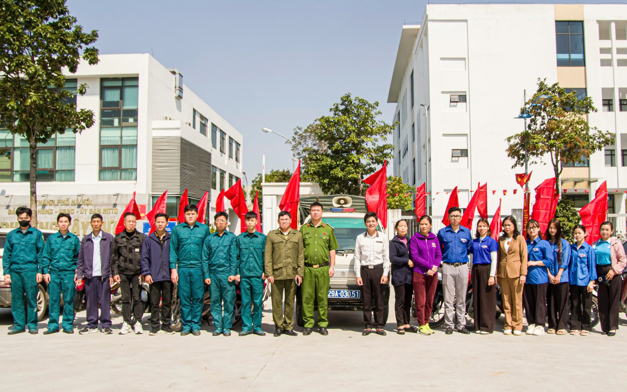 Phường  Tây Tựu ra quân tuyên truyền cổ động về cuộc bầu cử đại biểu Quốc hội khóa XVI và đại biểu HĐND các cấp nhiệm kỳ 2026 - 2031