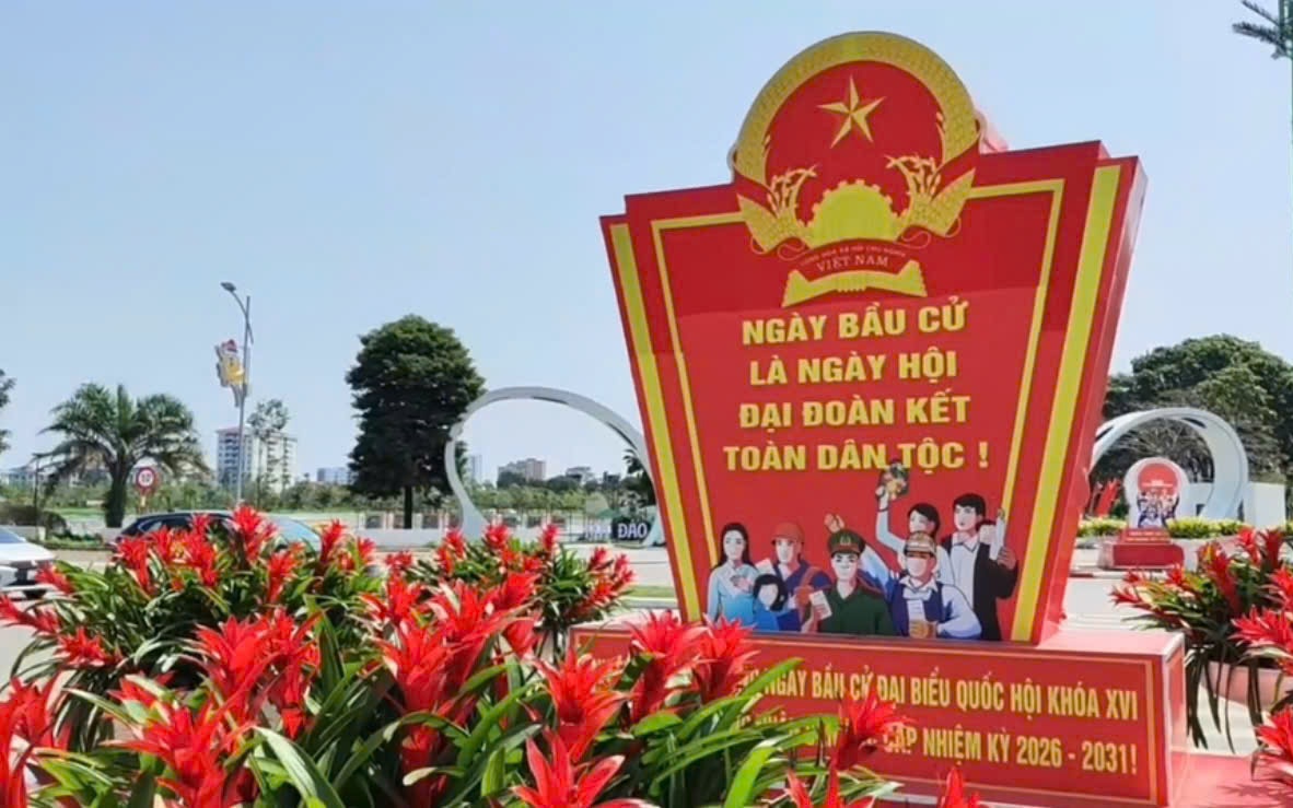 Đẩy mạnh trang trí, tuyên truyền trực quan hướng tới ngày bầu cử 15/3 tại phường Việt Hưng.