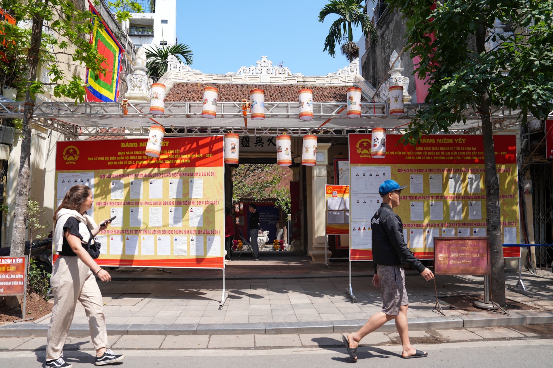 Phường Hoàn Kiếm rực rỡ cờ hoa chào đón ngày bầu cử- Ảnh 5.